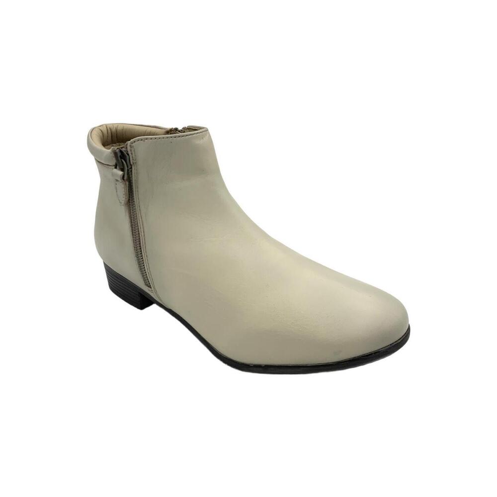 Array Women's Aspen Ankle Boot Bone - Wide